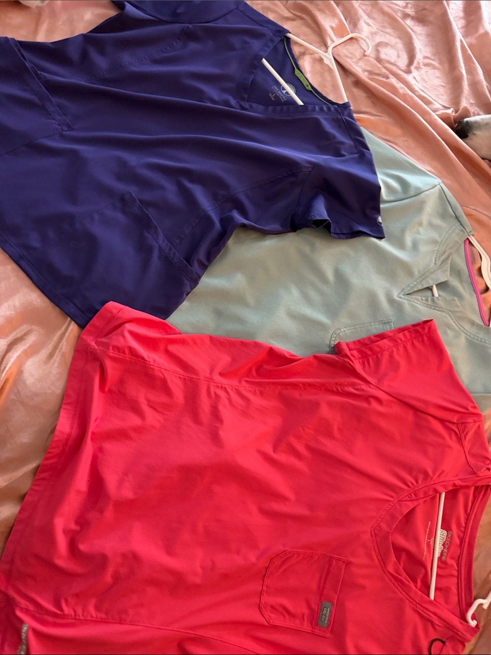 (3 scrub tops) healing hands Sketchers and scrub star